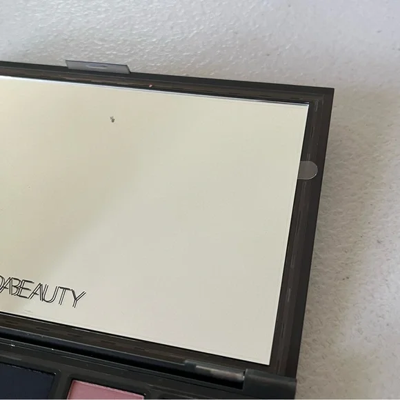 NEW Huda Beauty Pretty Grunge Eyeshadow Palette *New & Unused* - Picture 11 of 14